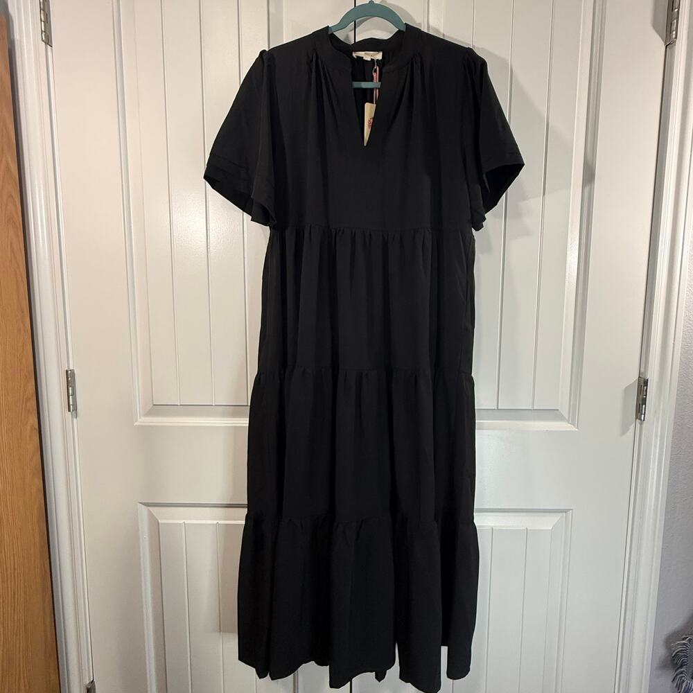 Darcy V-Neck Short Sleeve Midi Dress